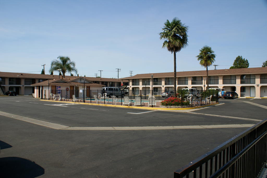 בואנה פארק Colony Inn מראה חיצוני תמונה