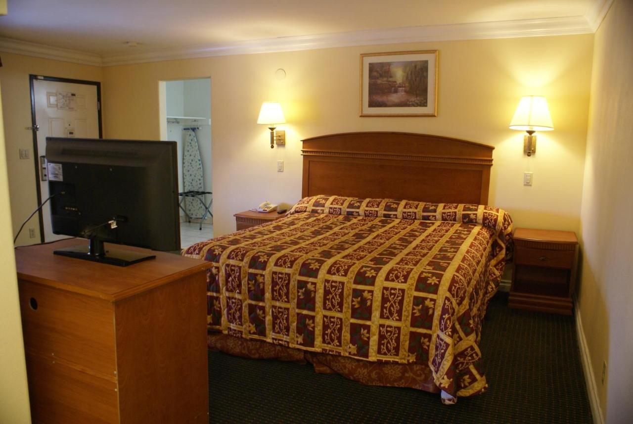 בואנה פארק Colony Inn מראה חיצוני תמונה